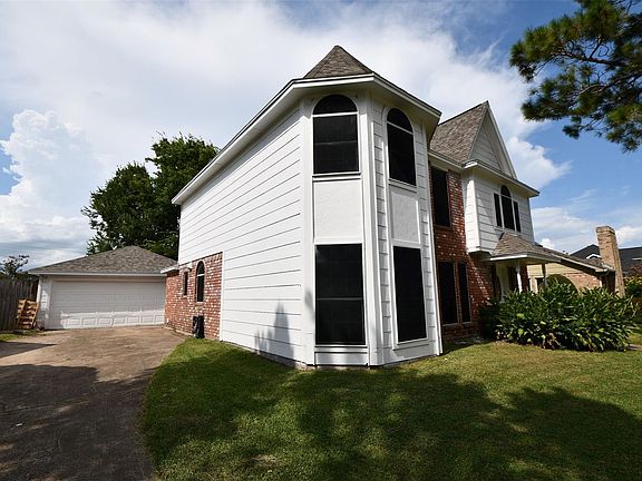 3rd image of 14706 W Bend Dr