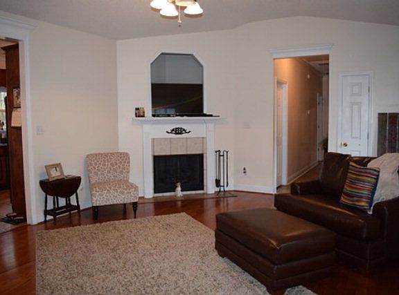 4th image of 143 Autumn Leaf Dr