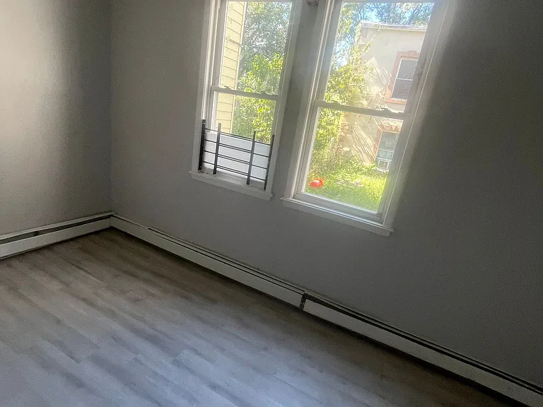 142 Inslee Pl #1F — Photo 7