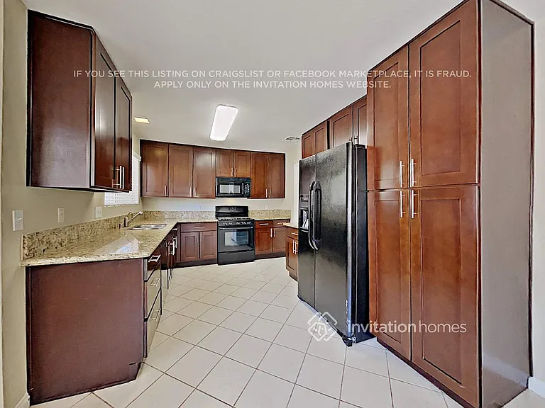 2308 Lone Pine St — Photo 8