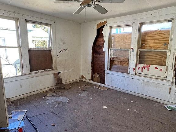 3rd image of 224 W 13th St