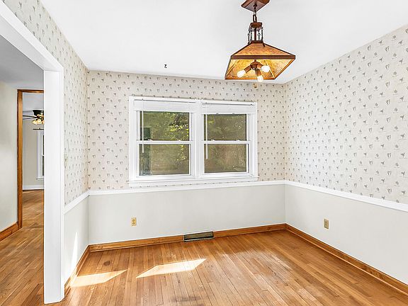 5th image of 5324 Revere Rd