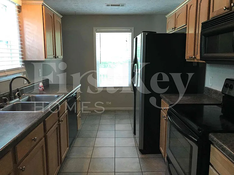 7437 Dogwood Trl — Photo 3