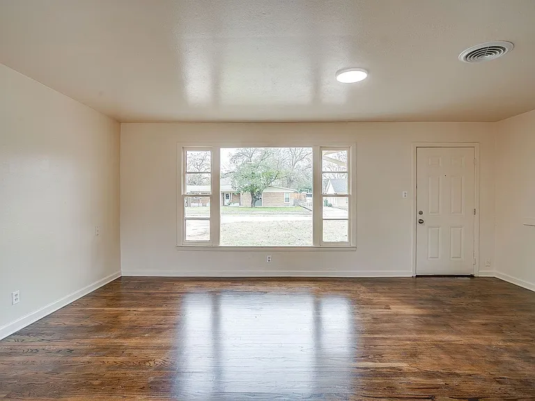 4315 Mackey Dr — Photo 7