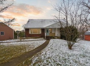 10392 Sargent Rd, Fowlerville, MI 48836