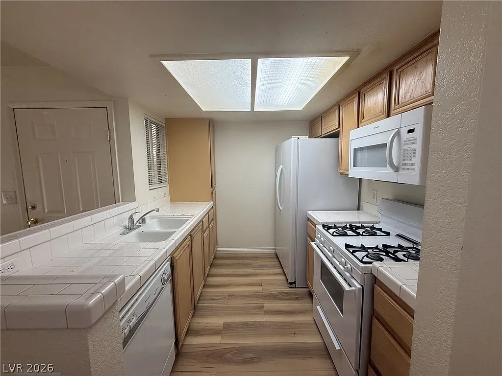 1 bed, 1.0 bath, 707 sqft, $1,240 — Photo 4