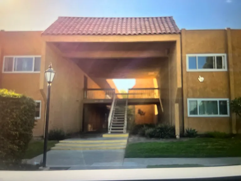 6600 Warner Ave — Photo 4