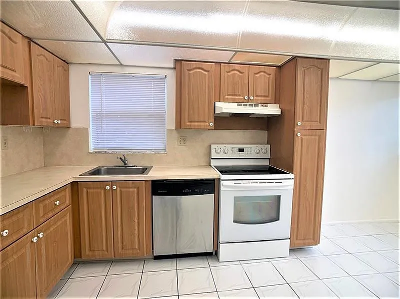 2 bed, 2.0 bath, 1075 sqft, $1,900 — Photo 3