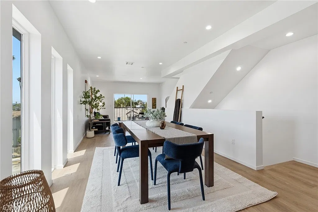 4 bed, 1973 sqft, $4,561 — Photo 4