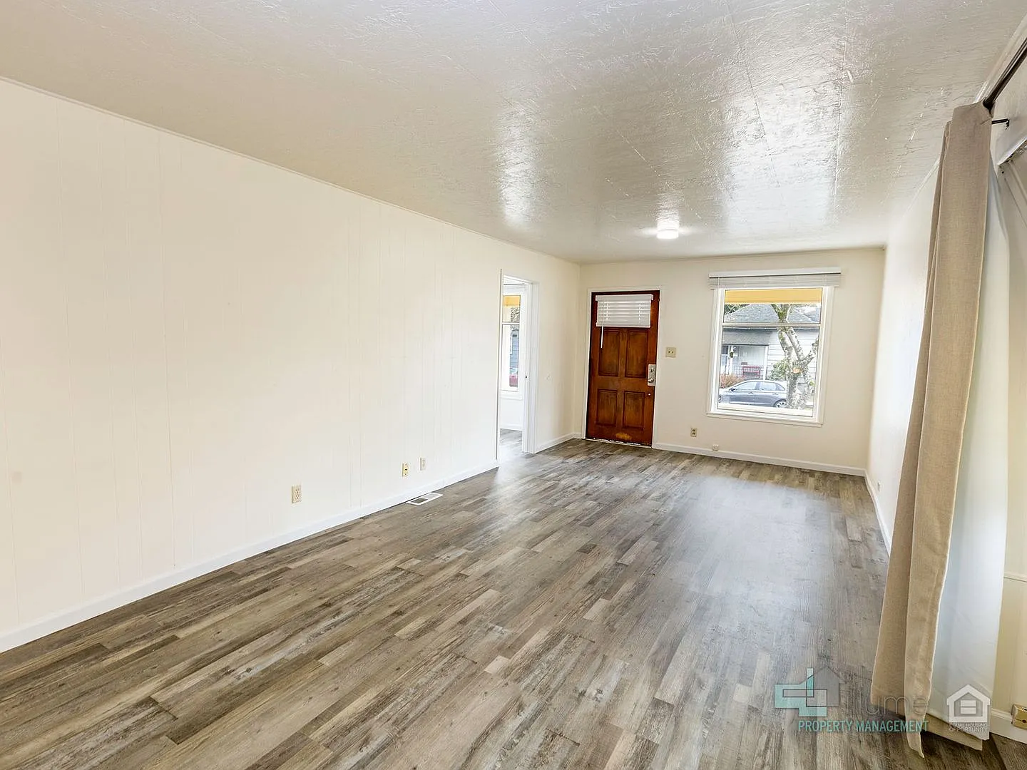 Charming Multi-Unit Living in Prime Northeast Salem Location — Photo 4