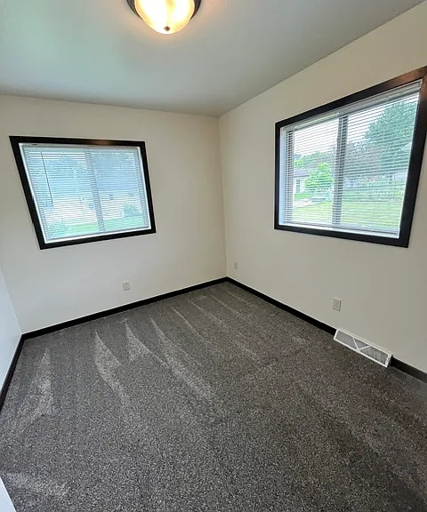 415 Theresa St — Photo 12