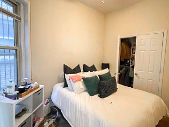 3rd image of 633 W Arlington Pl APT 3F