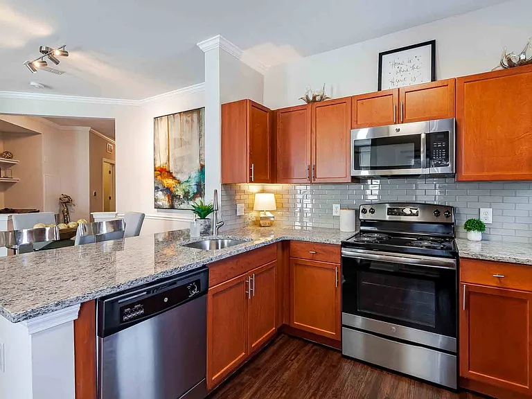 Edgewood Apartments — Photo 35