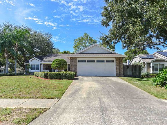 4th image of 976 Edgehill Dr