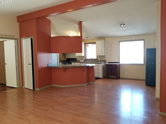 3rd image of 5313 NE 75th Ave #049