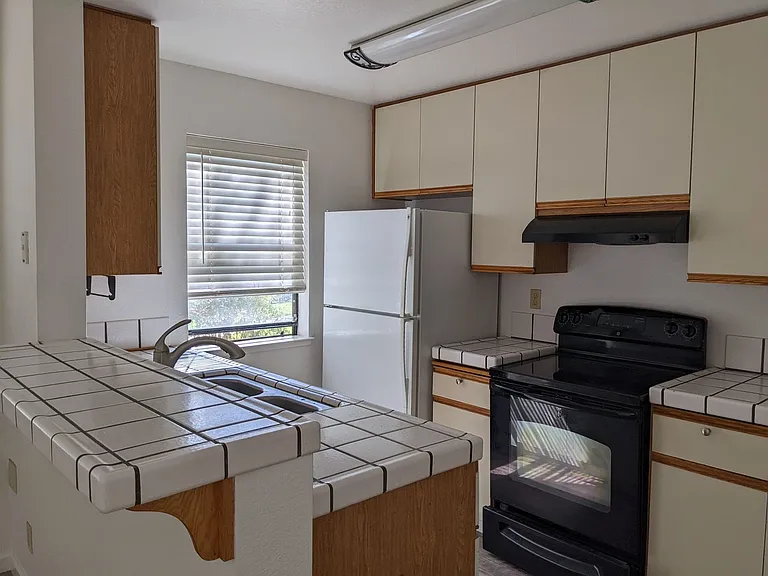 1338 Meadow Ridge Cir — Photo 9