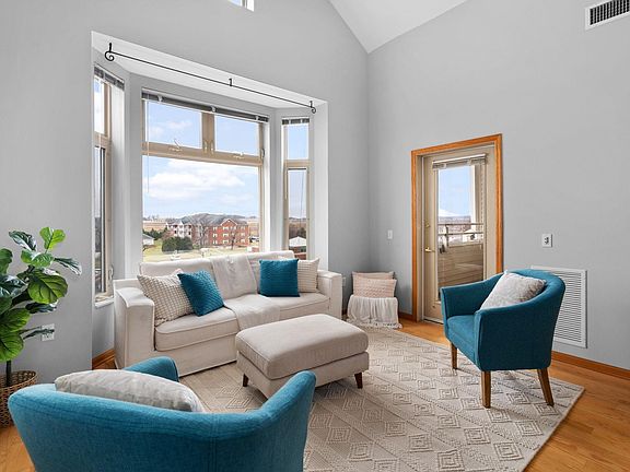 4th image of 301 Harbour Town Dr APT 402