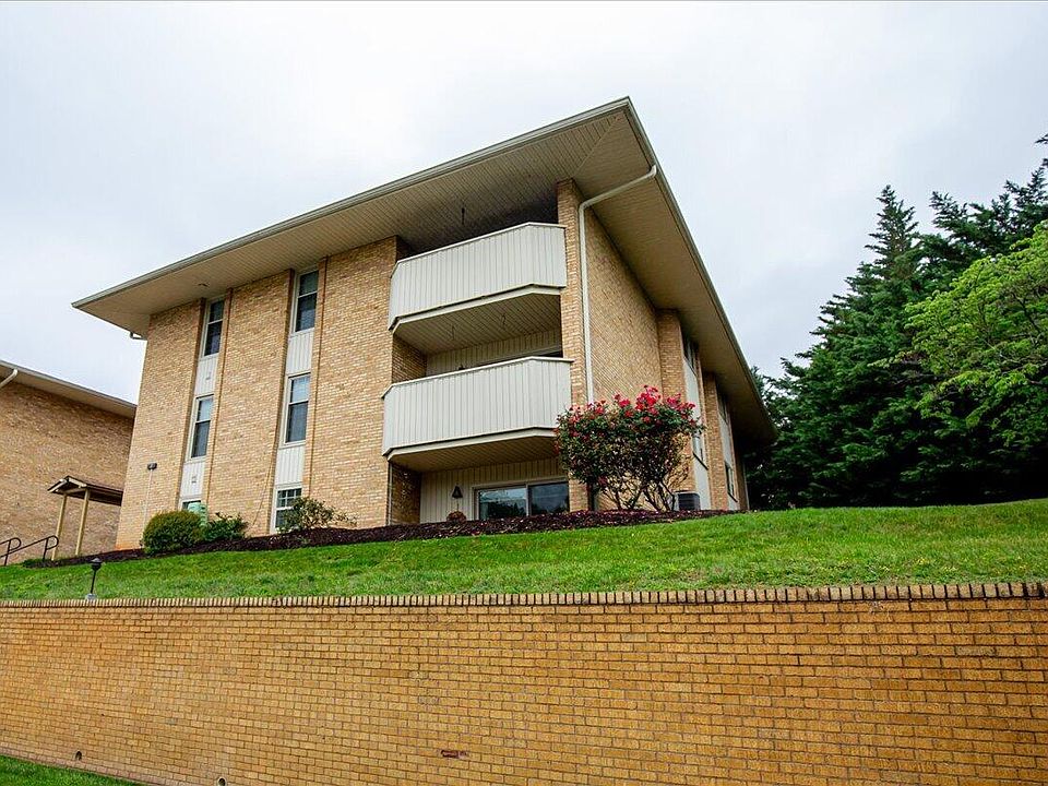 1st image of 5260 Crossbow Cir Unit 2B