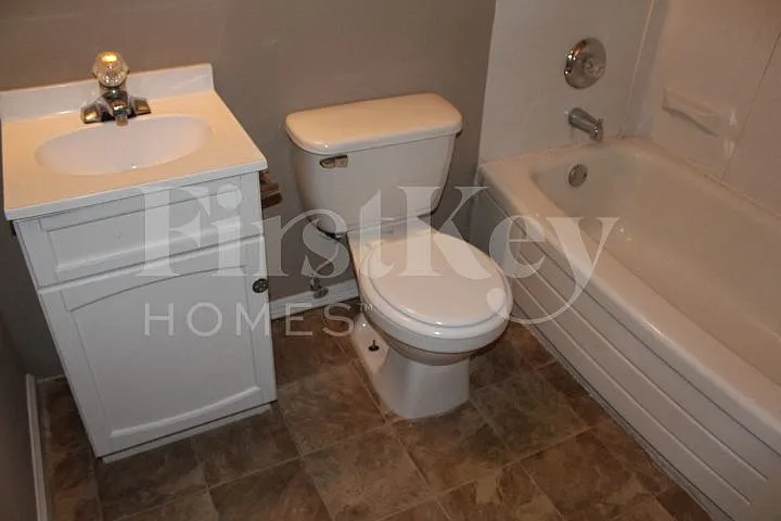 243 Tracy Rd — Photo 6