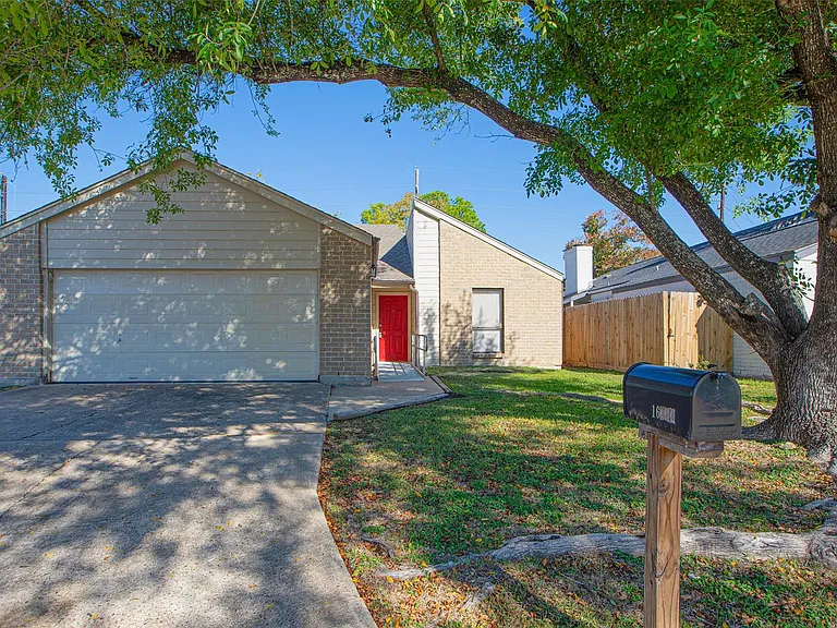 16042 Bear Hill Dr — Photo 1