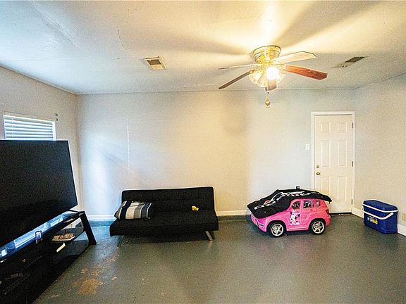 2nd image of 332 Judiciary Dr