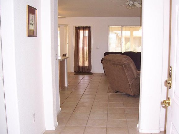 3rd image of 1475 E Augusta Ave