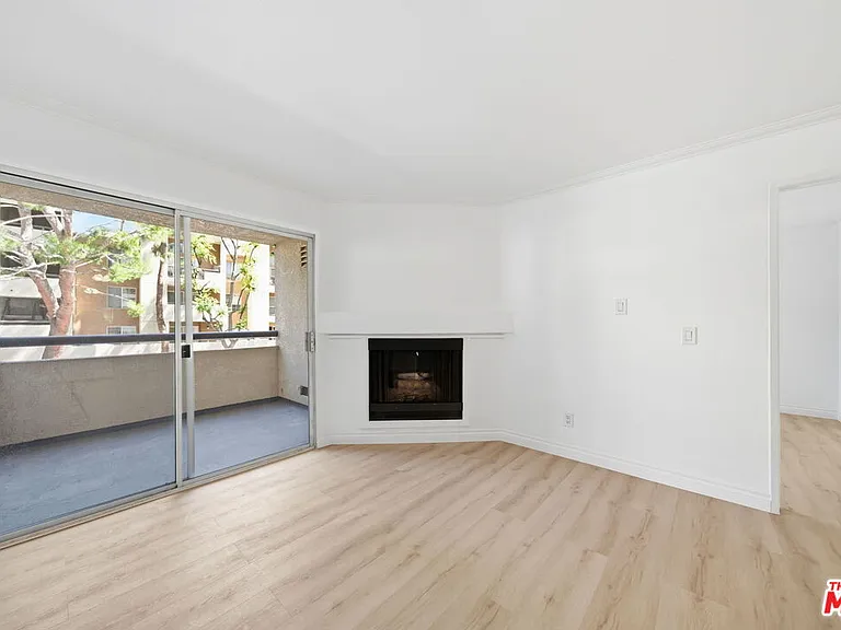 5530 Owensmouth Ave #133 — Photo 8