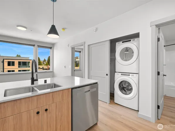 820 N State Street #608, Bellingham, WA 98225
