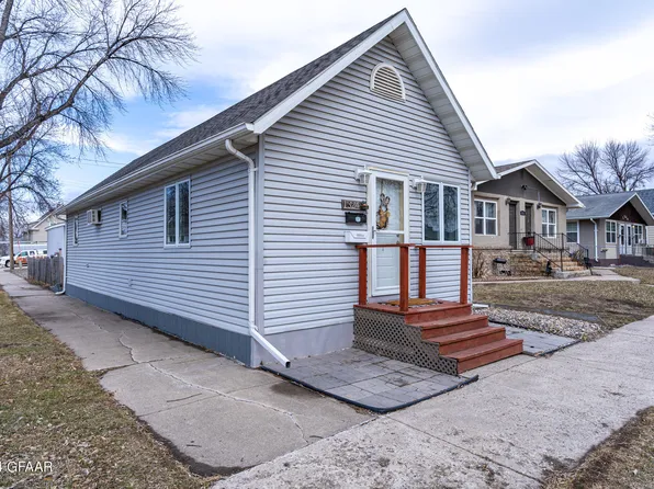 1324 8th Ave N, Grand Forks, ND 58203