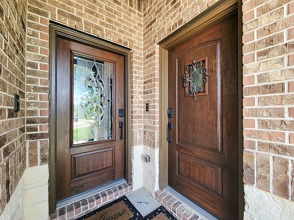 5th image of 22902 Henderson Row Dr