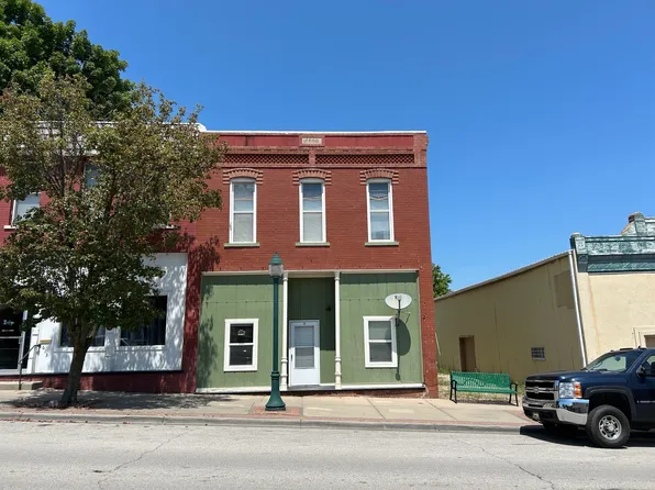 617 E 4th St #2, Tonganoxie, KS 66086