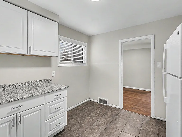 1189 Woodland Dr — Photo 8