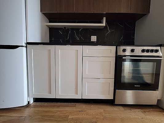 4th image of 830 Saint Johns Pl #5C