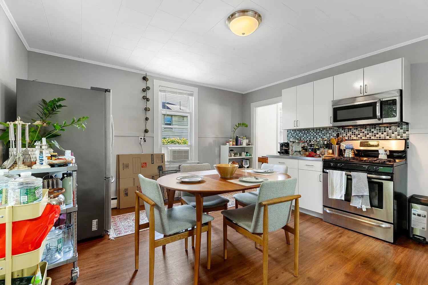 2 bed, 1.5 bath, 1208 sqft, $4,000 — Photo 4