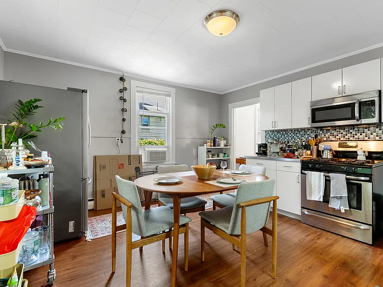 17 Holworthy Pl — Photo 4