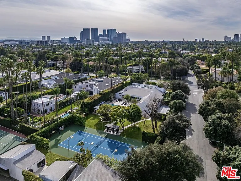 624 N Beverly Dr — Photo 2