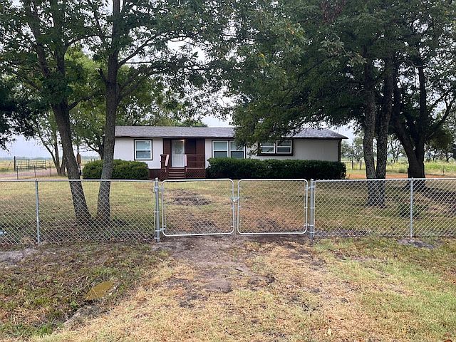 FRONT VIEW OF HOUSE