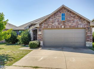 305 Chalkstone Dr, Fort Worth, TX 76131