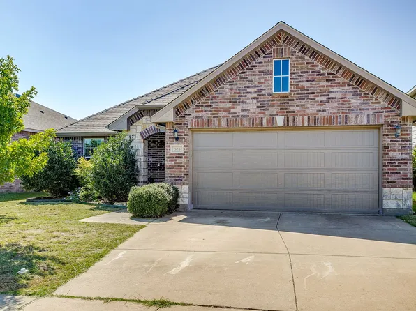 305 Chalkstone Dr, Fort Worth, TX 76131