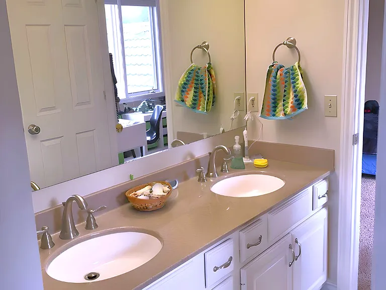Jack & Jill bath for bedrooms 2 and 3