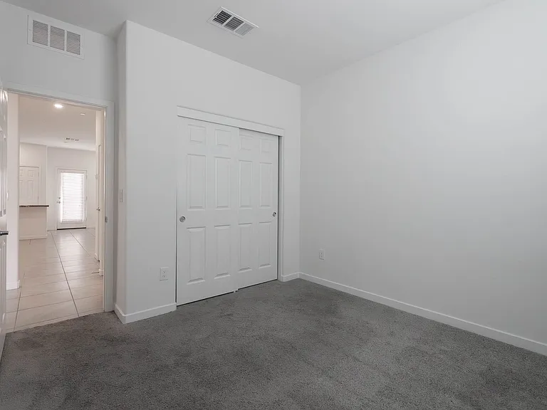 902 Bronzite St — Photo 32