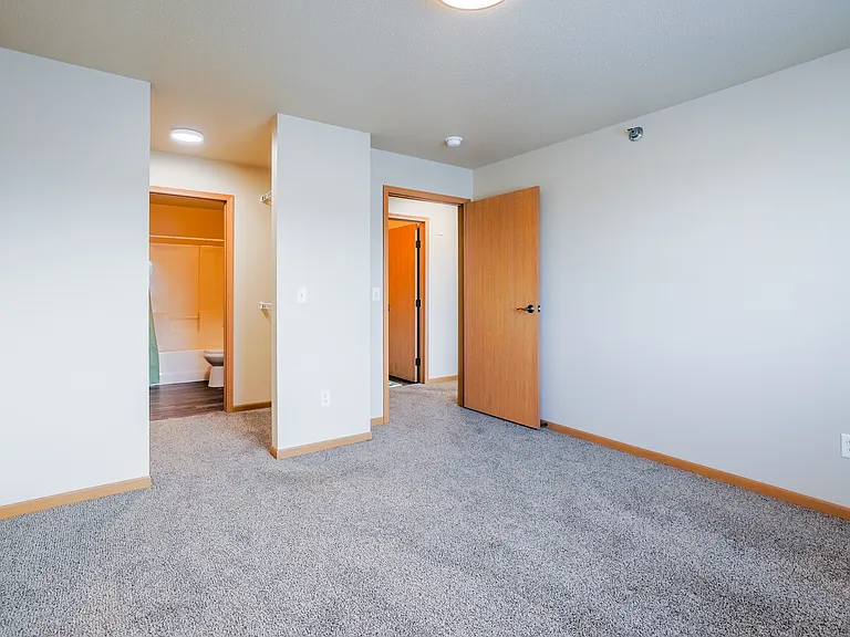 Osgood Townsite Apartment Homes — Photo 8