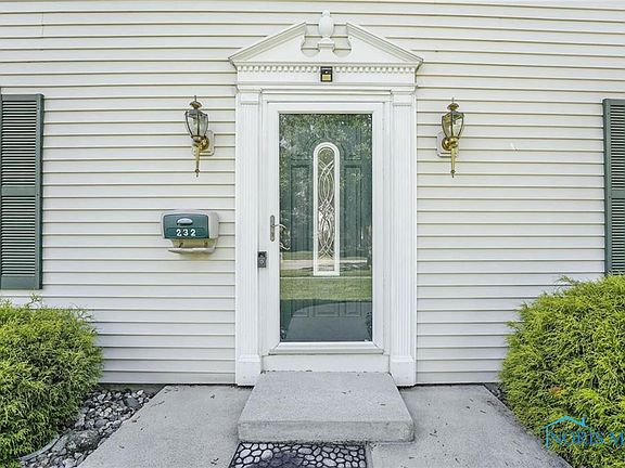 4th image of 232 Easthampton Dr