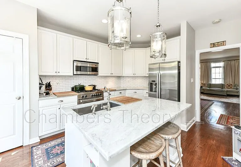 1572 21st Ct N — Photo 3