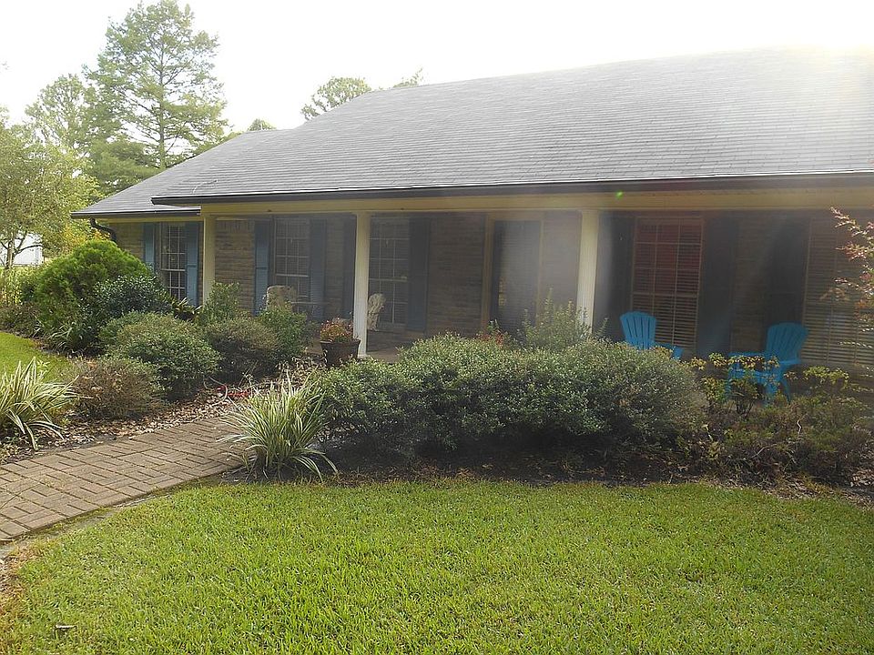 Corner lot-large shade trees