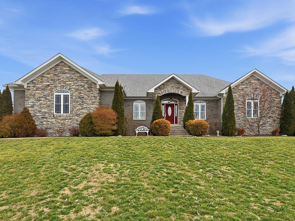 1st image of 435 Avawam Dr