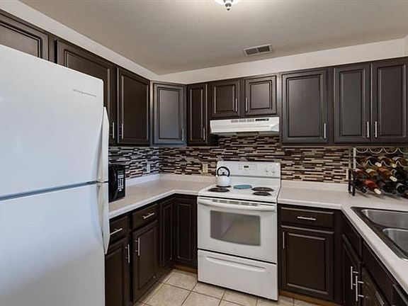 5th image of 102 Prairie Heights Dr APT 418