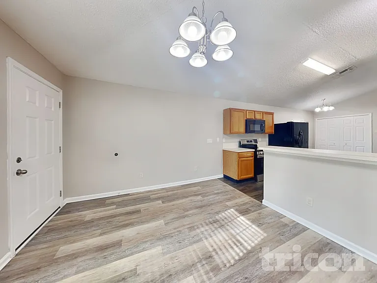 9 Riddle Pl — Photo 5