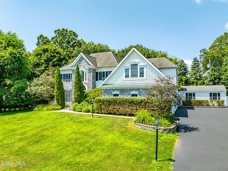3rd image of 38 W Glenwood Drive