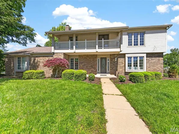 15203 Country Ridge Dr, Chesterfield, MO 63017